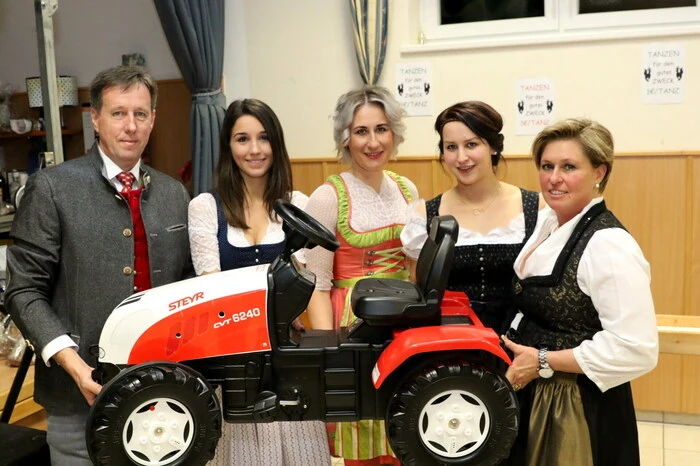 Unter dem Motto „Gurktaler Schmankalan“ hatte die Ortsgruppe unter Cheforganisator Lorenz Obersteiner (links) in den Kultursaal Hochsteiner geladen. 