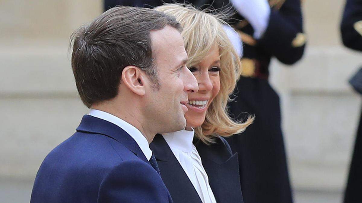 Präsident Emmanuel Macron mit seiner Frau Brigitte 