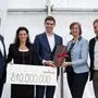 Symbolische Übergabe des 810 Millionsten Dachziegels: Wilfried Lechner, Solveig Menard-Galli, Mike Bucher, Barbara Eibinger-Miedl, Franz Oswald  