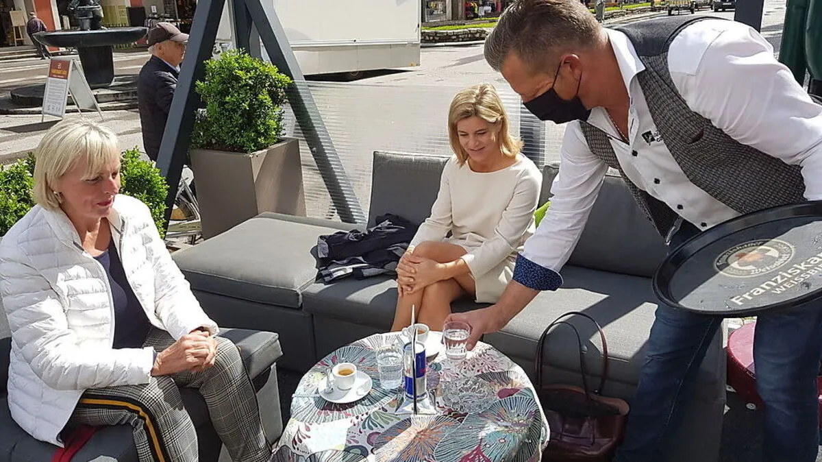 roland Kleinlercher freut sich, dass sein Stammgäste gleich nach der Öffnung da waren