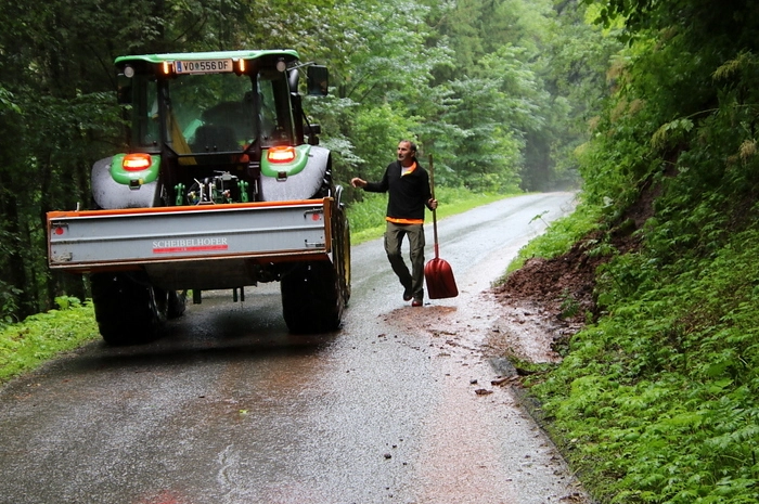 Zudem gab es in der Region zwischen Kainach und Geistthal-Södingberg Murenabgänge, Feuerwehren und Gemeindearbeiter stehen im Einsatz.