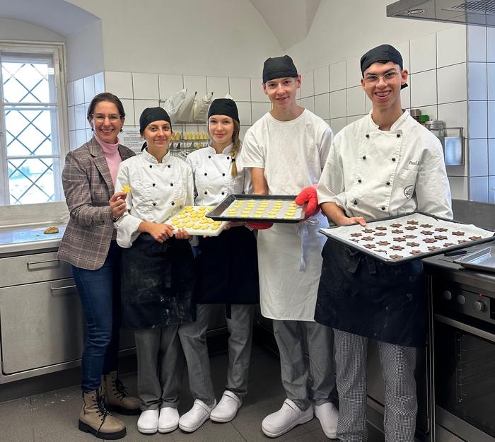 Reges Treiben herrscht auch in der Schulküche der Fachschule Burgstall