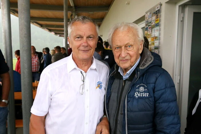 Allen voran Präsident Adolf Funder (rechts am Foto mit dem langjährigen Obmann Günther Spendier) 
