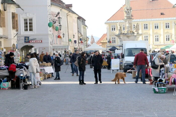 „Aufgrund der derzeitigen wirtschaftlichen Lage haben sich diesmal nur neun Standler Richtung  Hauptplatz aufgemacht“, sagte Organisator und Standler Helmut Riepan, der aus Klagenfurt angereist kam.