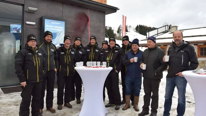 Ein Teil des Galsterberg-Teams mit drei ehemaligen Maschinisten
