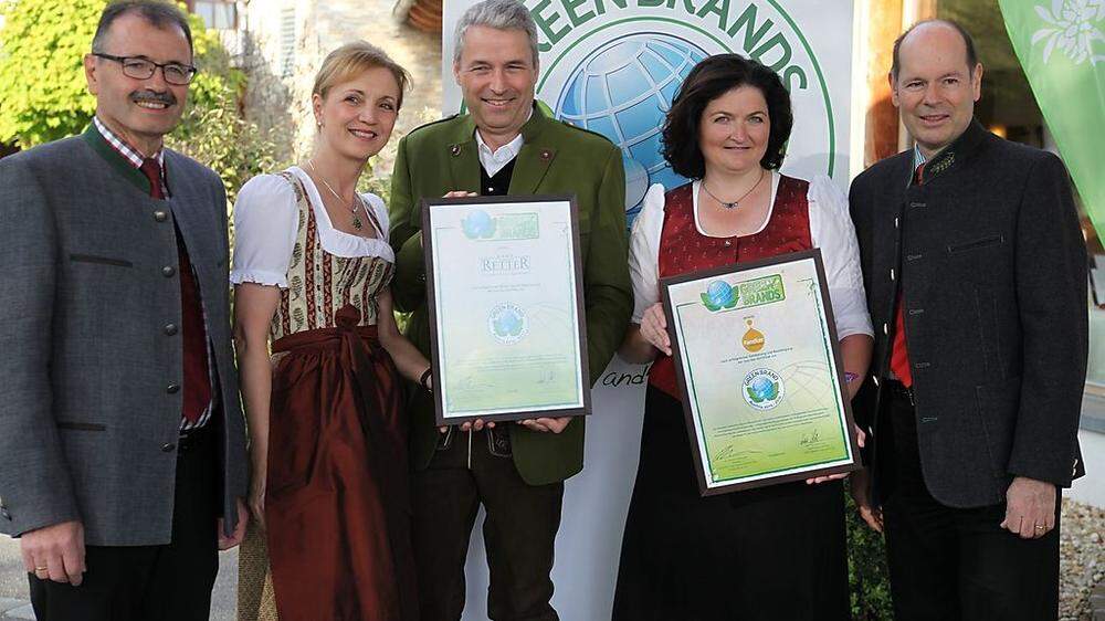 Die Preisträger mit Bürgermeister Johann Weiglhofer (links)