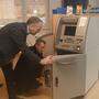 In einer Bankfiliale in Molzbichl ist ein Geldautomat aufgebrochen worden