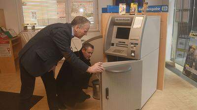 In einer Bankfiliale in Molzbichl ist ein Geldautomat aufgebrochen worden