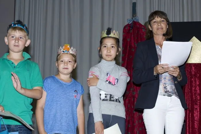 Die Klasse bekommt außerdem am 3. Juli als Belohnung einen tollen „Ohrenklickworkshop“ mit der Radiojournalistin Doris Rudlof-Garreis. Die Beiträge der Kinder werden aufgezeichnet und im Radio Steiermark zu hören sein.