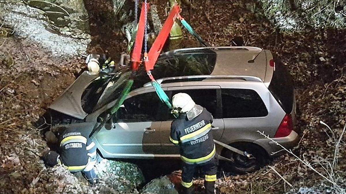 Der Weststeirer stürzte mit seinem Pkw in das Bachbett