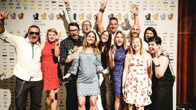 Team und Freunde der Brainsworld Design Agency aus Leoben