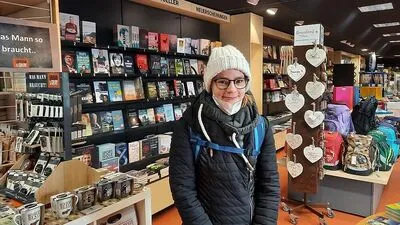 Verena Ebner hat für das Foto die Maske abgenommen - sie findet die 2G-Kontrollen in Ordnung