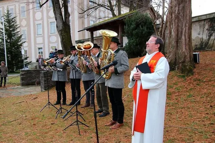 Gilt doch der Hl. Stephanus als Patron der Pferde.