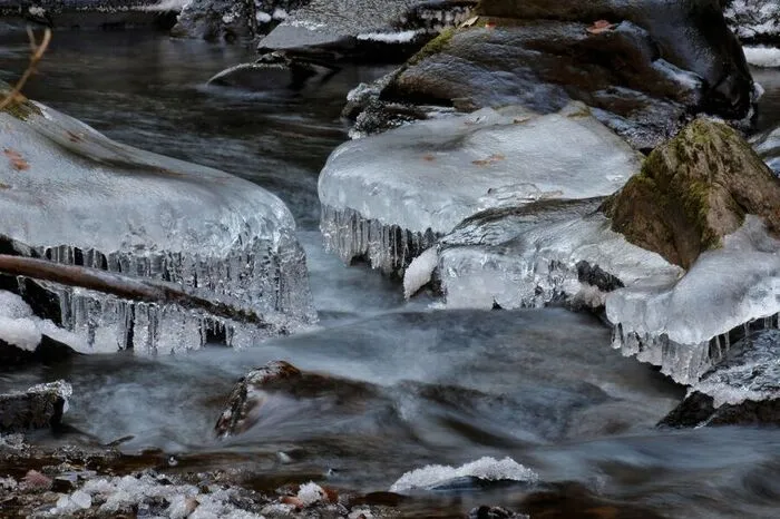 Bizarre Eisgebilde sind derzeit an der Laßnitz in der Deutschlandsberger Klause zu bewundern.