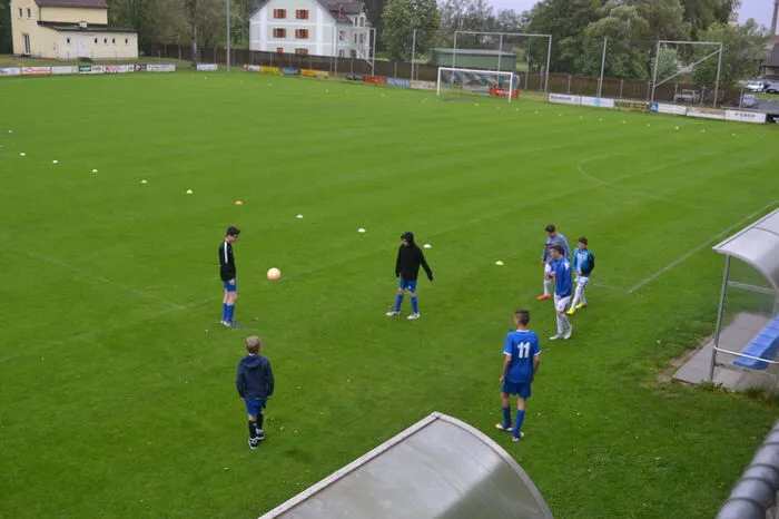 Schülerinnen und Schüler der drei Neuen Mittelschulen Neudau, Bad Waltersdorf und Fürstenfeld sowie zwei Special-Olympics-Mannschaften der Lebenshilfe Hartberg und vom "Sportverein Team Dornau" nahmen daran teil.