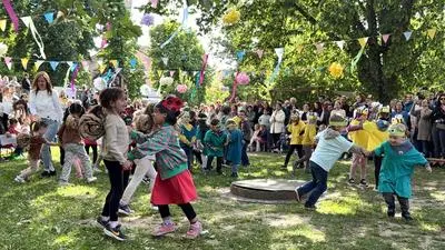 Der städtische Kindergarten wird 70 | Eltern und Kinder feierten ein buntes Fest