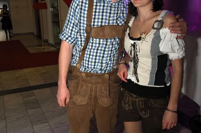 Bitte klicken Sie sich durch die Bilder. . .