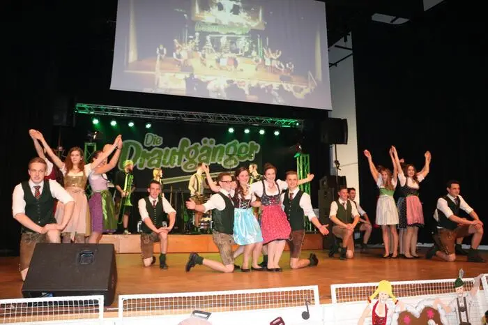 Feierlich eröffnet wurde der Ball mit einer eindrucksvollen Polonaise der Landjugend. Choreografiert wurde diese von Manuel Sink.