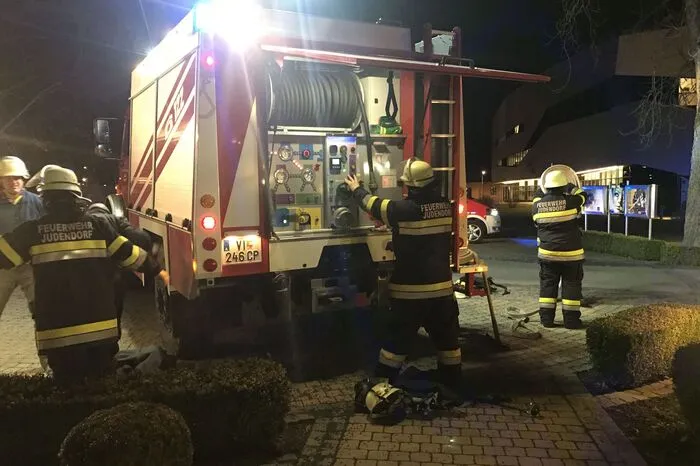 Im Einsatz standen Männer der Hauptfeuerwache Villach sowie der Freiwilligen Feuerwehren Judendorf und Vassach.