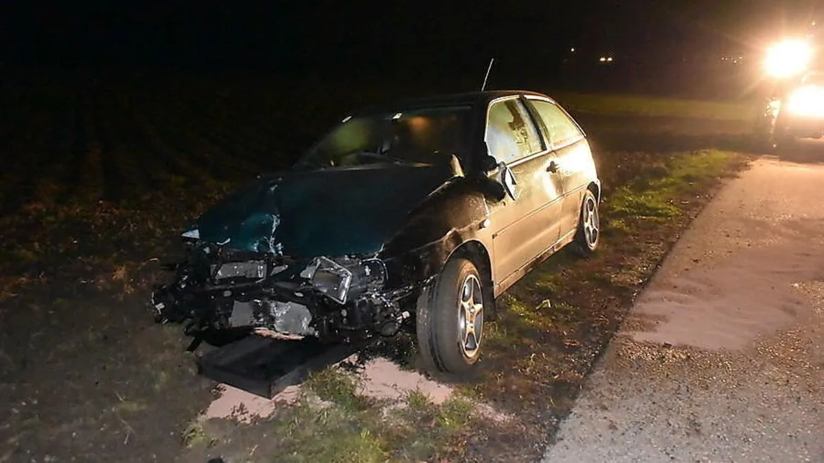 In Farcha kam ein Auto von der Straße ab und wurde stark demoliert