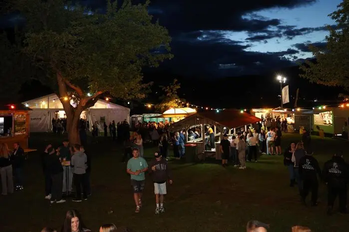 Veranstaltet wurde ihr Fest „Summer and Sun“ auch heuer wieder im Bartlbauers Obstgarten. Seit der Gründung im Jahr 2007 entwickelte sich das Event über die Jahre zu seiner heutigen Größe.