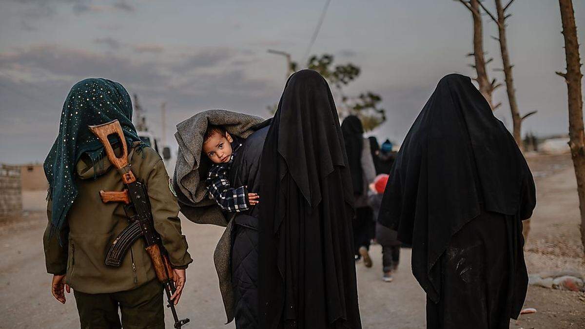 Was tun mit gefangenen IS-Kämpfern und ihren Frauen und Kindern? Trump will Europa in die Pflicht nehmen
