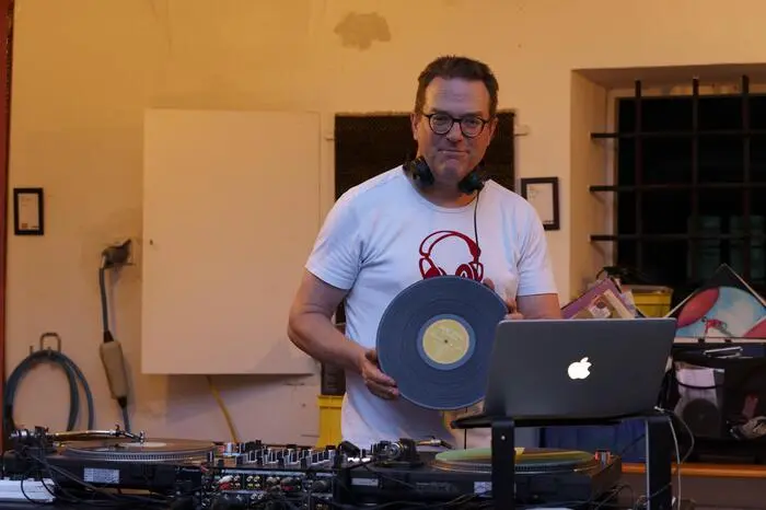 DJ Peta von Austrovinyl heizte den Gästen gehörig ein