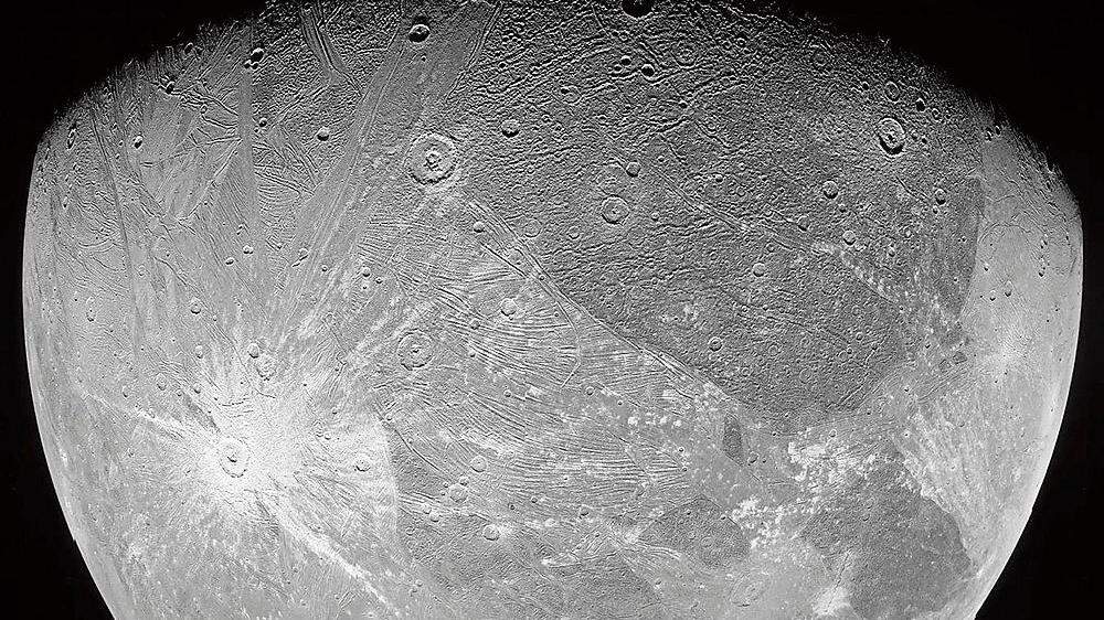 Ganymed ist mit einem Durchmesser von mehr als 5200 Kilometern der größte Mond unseres Sonnensystems