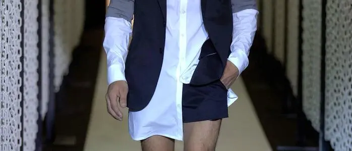 Sakko, Kaftan, Shorts: Laufsteg-Präsentation von Designer David Delfin (in Madrid)
