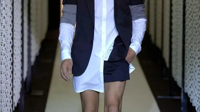 Sakko, Kaftan, Shorts: Laufsteg-Präsentation von Designer David Delfin (in Madrid)