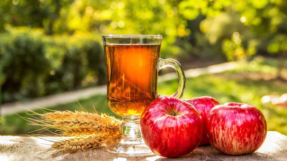 Raucher und Trinker profitieren von Äpfeln und Tee 