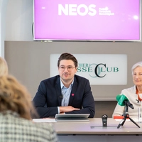 Niko Swatek holte sich Irmgard Griss zur Unterstützung auf seine Seite