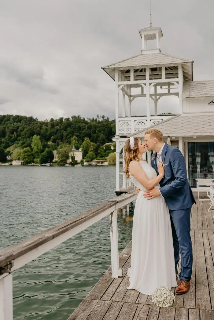 Die standesamtliche Trauung von Bettina und Christoph Wutscher fand im Badehaus des Hotel Werzers in Pörtschach statt