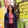 Spitzenkandidatin Sandra Krautwaschl vor den neuen Plakaten