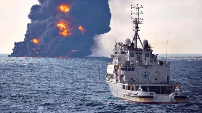 Der vor mehr als einer Woche im Ostchinesischen Meer in Brand geratene Öltanker "Sanchi" ist gesunken. Wie der chinesische Staatssender CCTV berichtete, versank das iranische Schiff im Meer, nachdem es am Sonntag von einer Explosion erschüttert wurde.  