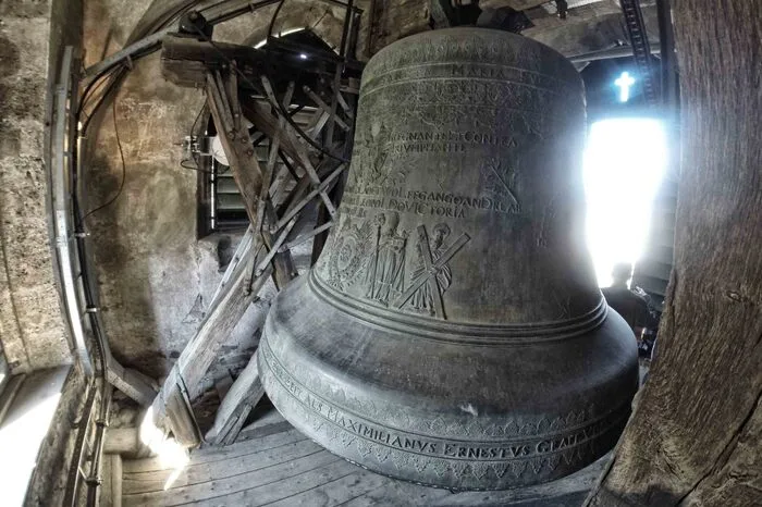 Die Glocke hängt seit 1688 am gleichen Holz.