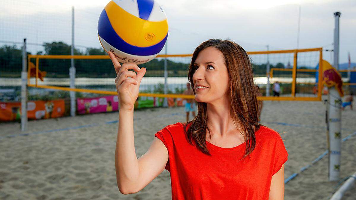 Karoline Zobernig moderiert die Beachvolleyball-WM