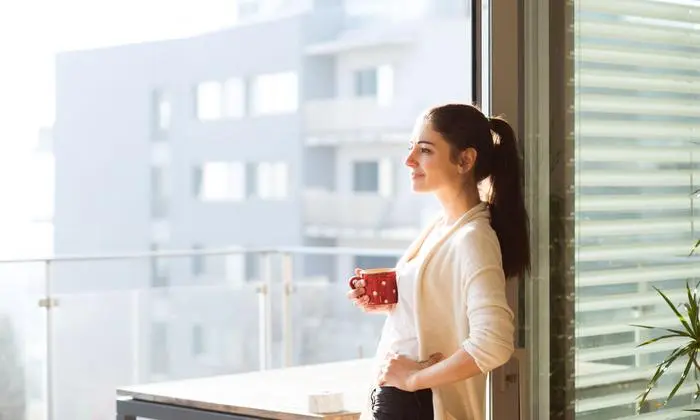 Lüften Sie, bevor es heiß wird, etwa am frühen Morgen, beim Kaffee.