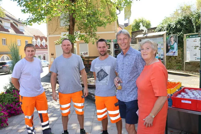 Mit kulinarischen Schmankerln, Blasmusik vom Feinsten und vielen bekannten Melodien begeisterten Ligist Blech über zwei Stunden die Gäste beim Open-Air-Frühschoppen.