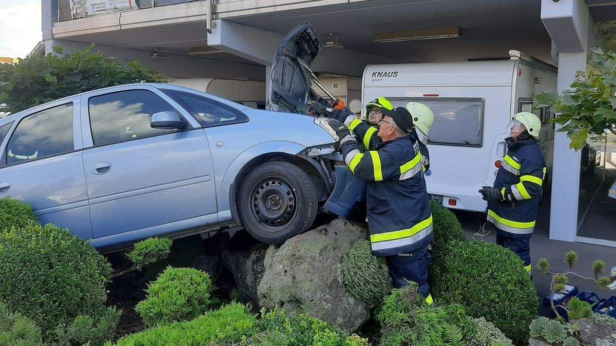 Der Lenker erlitt bei dem Unfall leichte Verletzungen