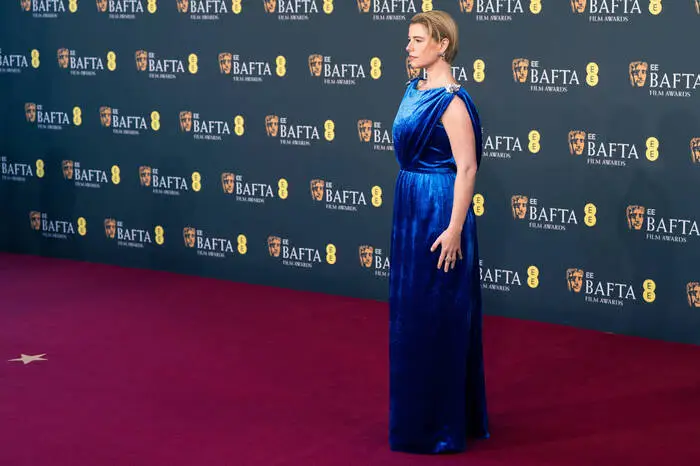 Jessie Buckley widmete die Auszeichnung ihrer Tochter, die erst sechs Monate alt war, als Buckley begann, für „Hamnet“ zu werben. „Die beste Rolle meines Lebens ist es, deine Mama zu sein“, sagte sie.