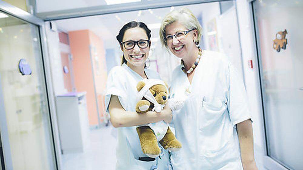 Luisa Grandtner und Brigitte Krenn in der Kinderklinik Graz