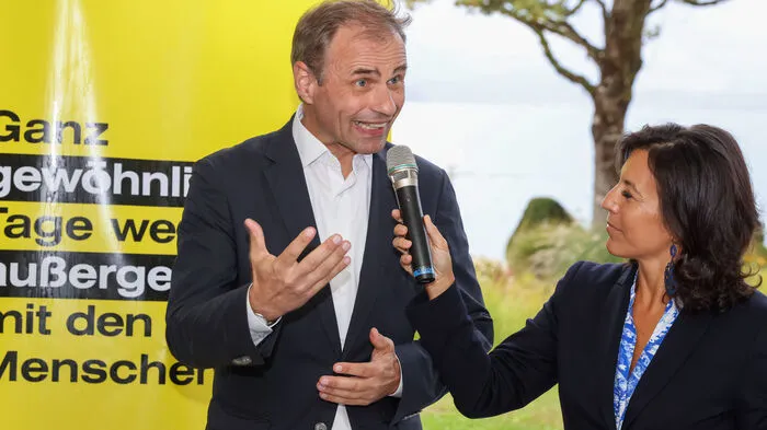 Der Vorstandsvorsitzende der Raiffeisen Landesbank Kärnten Peter Gauper im Gespräch mit Moderatorin Ute Pichler