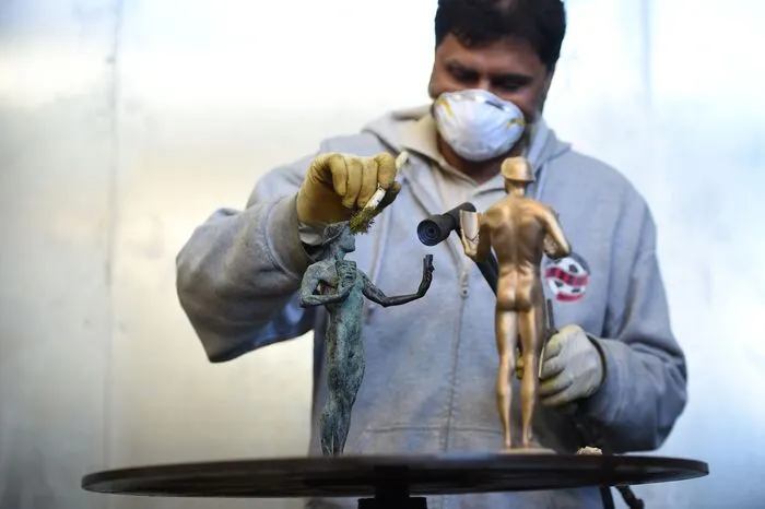 Doch nicht nur die Preisverleihung ist sehenswert, auch die Herstellung der "The Actor" genannten Statuen ist sehenswert.