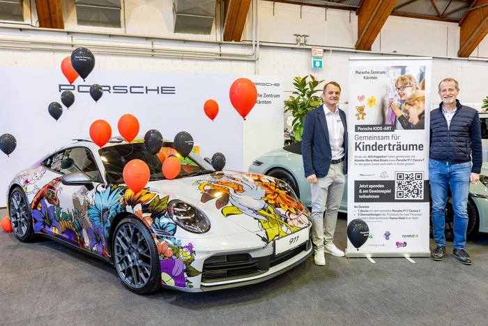 Markus Nachbar (links) ließ sich gemeinsam mit Stroitz die Aktion einfallen