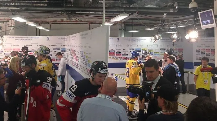 Nach der Partie Schweden gegen Kanada herrschte großer Ansturm auf das Starensemble der beiden Teams