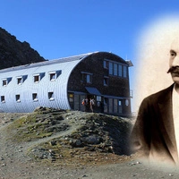Die Stüdlhütte (natürlich schon längst neu gebaut) ist noch heute ein wichtiger Stützpunkt für Großglockner-Besteigungen