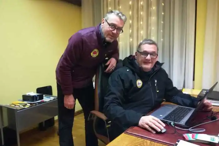 Improvisierte Einsatzzentrale in der Gemeindestube.