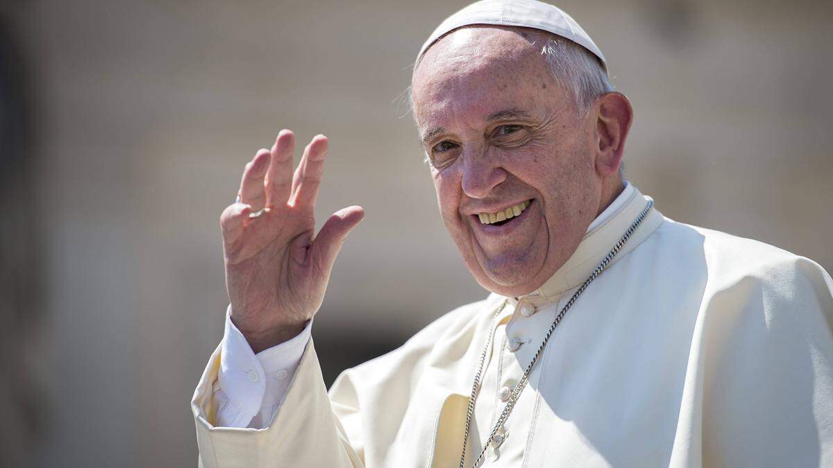 Papst Franziskus leidet an Knieproblemen