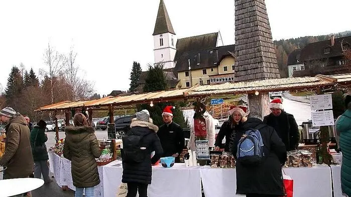 Einen besonders idyllischen Adventmarkt gibt es alljährlich im Bergdorf Hirschegg, Gemeinde Hirschegg-Pack.